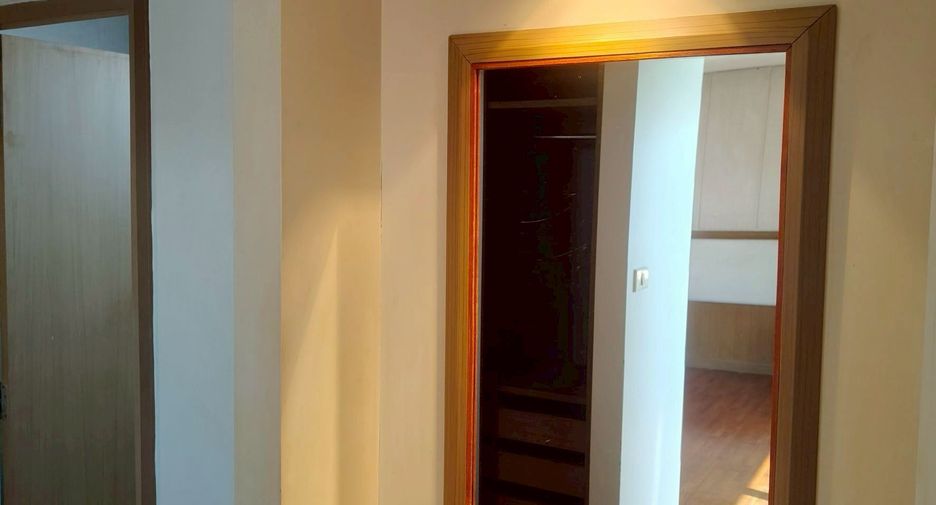 For rent 2 bedrooms apartment in Phra Khanong, Bangkok