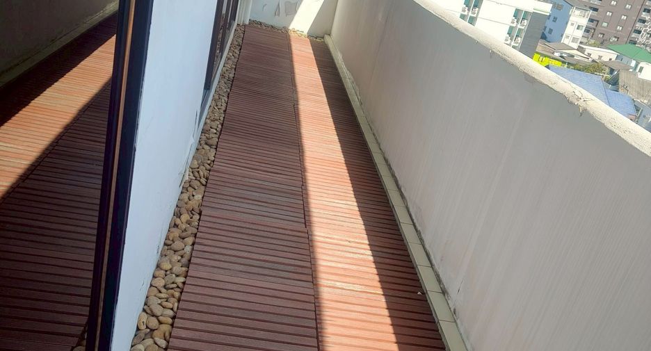 For rent 2 bedrooms apartment in Phra Khanong, Bangkok