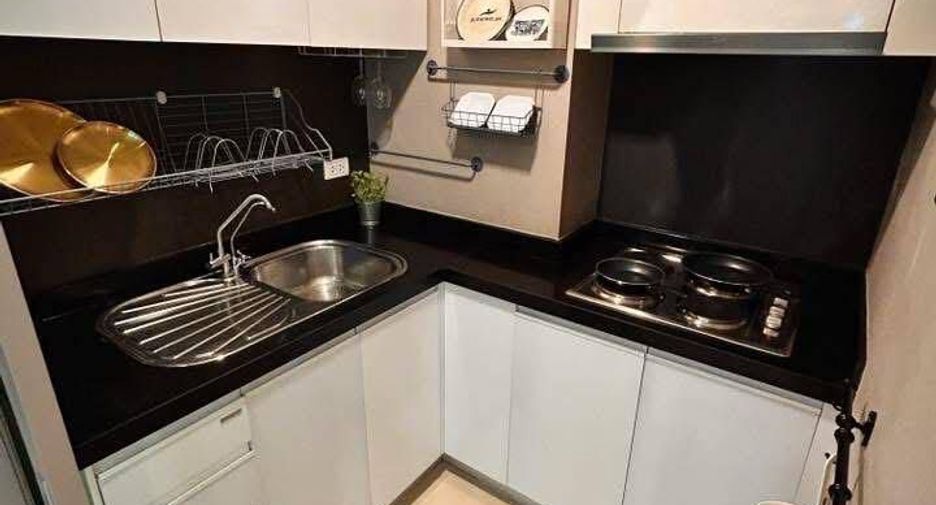 For rent 3 bedrooms condo in Huai Khwang, Bangkok