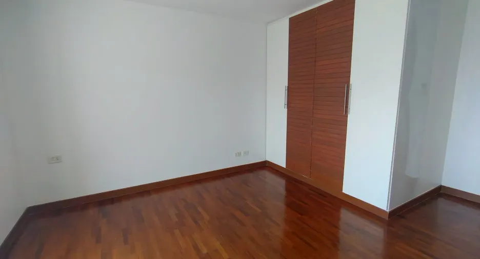For rent 2 bedrooms apartment in Phra Khanong, Bangkok