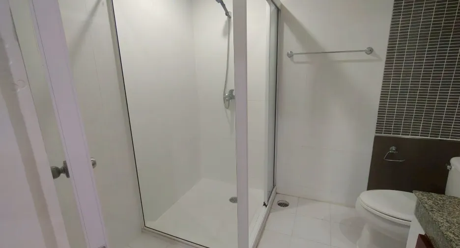For rent 2 bedrooms apartment in Phra Khanong, Bangkok