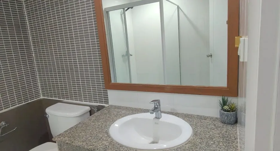 For rent 2 bedrooms apartment in Phra Khanong, Bangkok