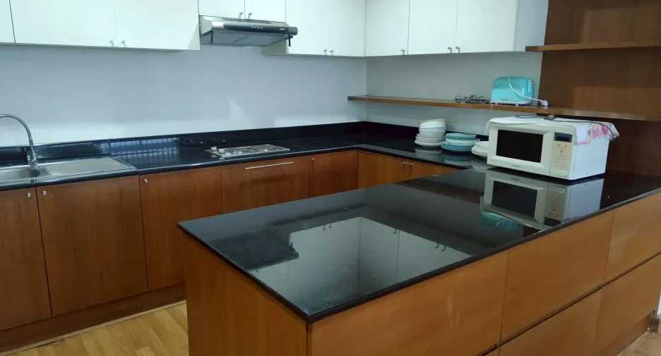 For rent 2 bedrooms apartment in Phra Khanong, Bangkok