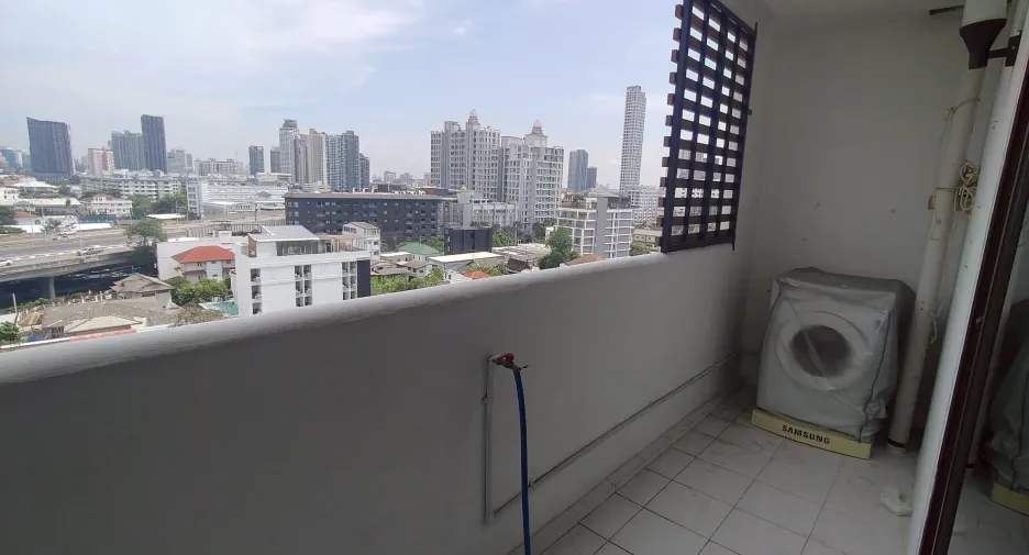 For rent 2 bedrooms apartment in Phra Khanong, Bangkok