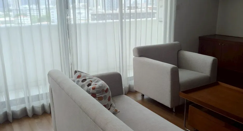 For rent 2 bedrooms apartment in Phra Khanong, Bangkok