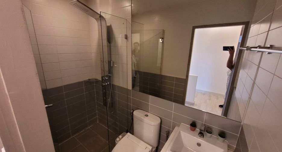 For rent 1 bed condo in Phra Khanong, Bangkok