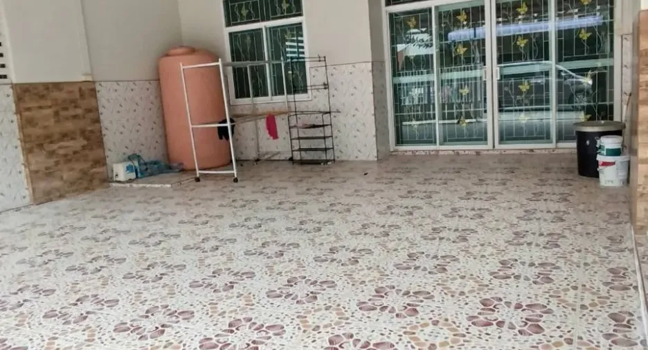 Casa adosada en venta de 3 habitaciones en Khlong Luang, Pathum Thani