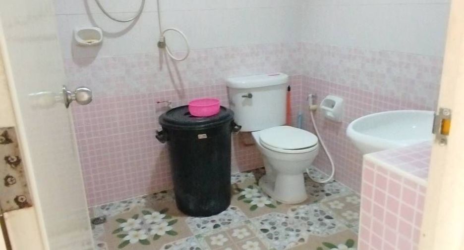 Casa adosada en venta de 3 habitaciones en Khlong Luang, Pathum Thani