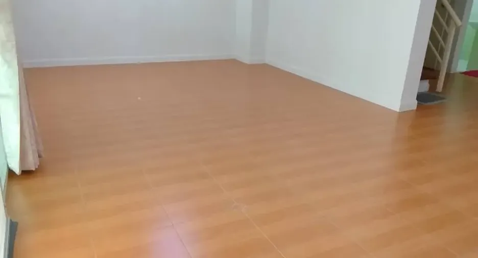 Casa adosada en venta de 3 habitaciones en Khlong Luang, Pathum Thani