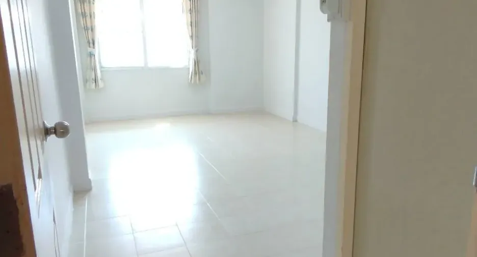 Casa adosada en venta de 3 habitaciones en Khlong Luang, Pathum Thani