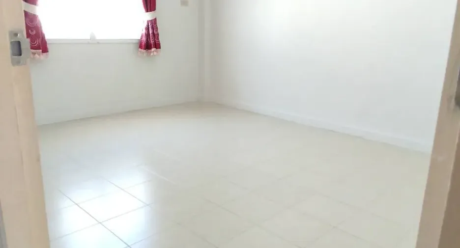 Casa adosada en venta de 3 habitaciones en Khlong Luang, Pathum Thani