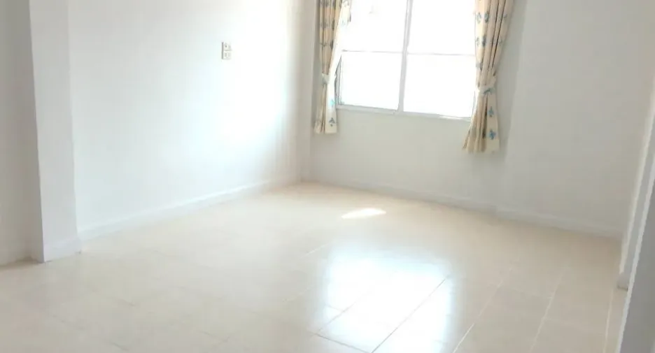 Casa adosada en venta de 3 habitaciones en Khlong Luang, Pathum Thani
