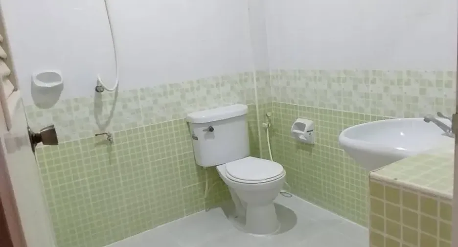 Casa adosada en venta de 3 habitaciones en Khlong Luang, Pathum Thani