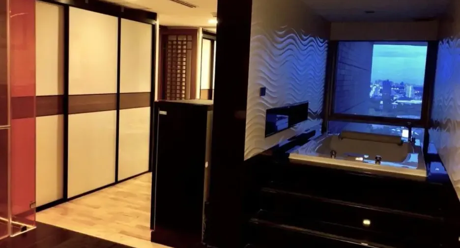 For rent 5 bedrooms condo in Pathum Wan, Bangkok