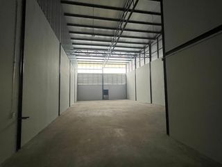 For rent warehouse in Mueang Chon Buri, Chonburi