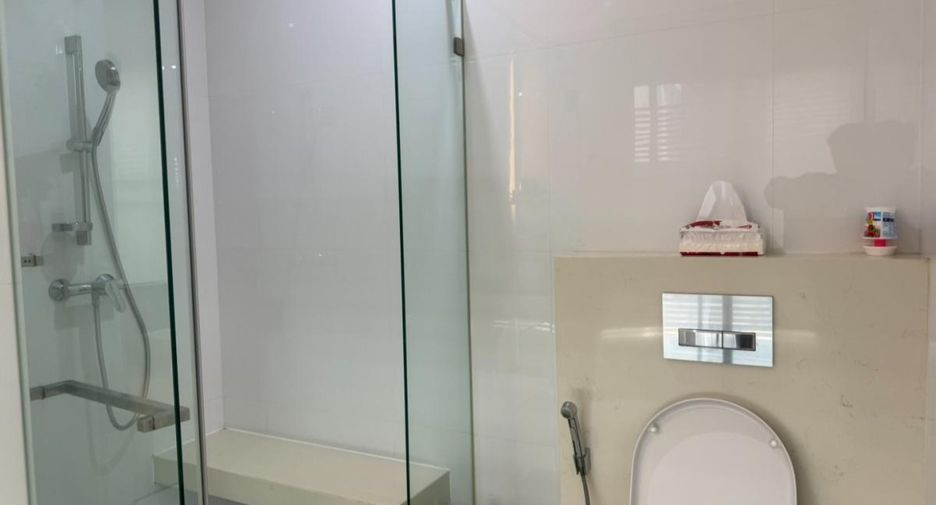 Haus zur Miete mit 5 Zimmer in Bang Kapi, Bangkok
