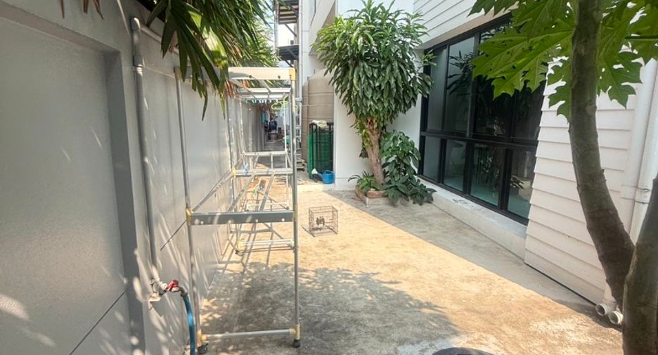 Haus zur Miete mit 5 Zimmer in Bang Kapi, Bangkok