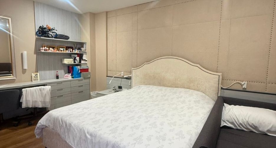 Haus zur Miete mit 5 Zimmer in Bang Kapi, Bangkok