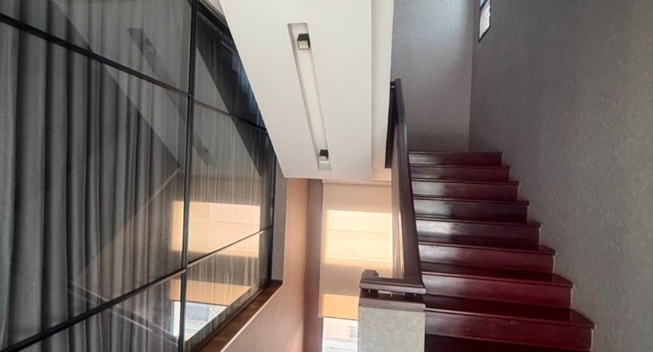 Haus zur Miete mit 5 Zimmer in Bang Kapi, Bangkok