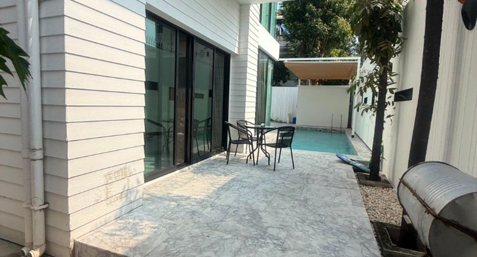 Haus zur Miete mit 5 Zimmer in Bang Kapi, Bangkok