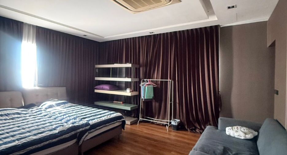 Haus zur Miete mit 5 Zimmer in Bang Kapi, Bangkok