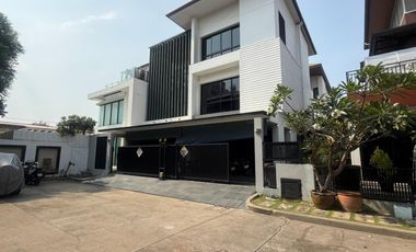 ให้เช่า 5 ห้องนอน บ้านเดี่ยว ใน บางกะปิ, กรุงเทพฯ