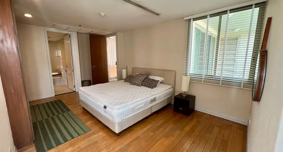For rent 2 bedrooms condo in Sathon, Bangkok