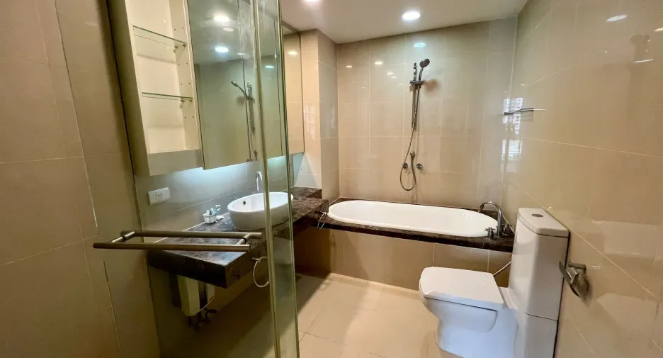 For rent 2 bedrooms condo in Sathon, Bangkok