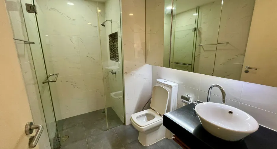 For rent 2 bedrooms condo in Sathon, Bangkok