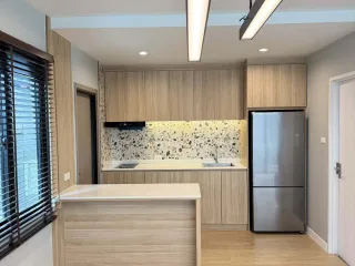 Casa en alquiler de 3 habitaciones en Bang Phli, Samut Prakan