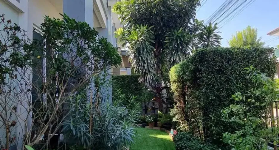 For sale and for rent 4 bedrooms house in Saphan Sung, Bangkok