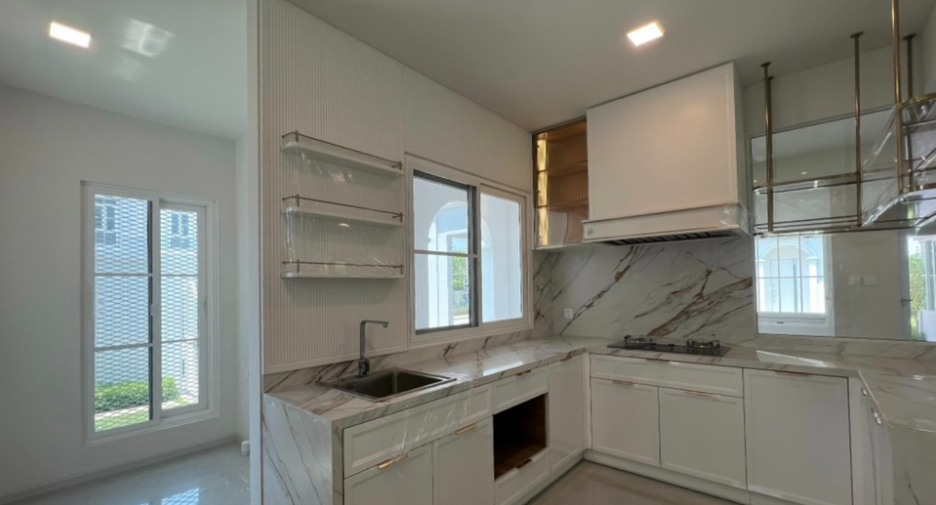 For sale 4 bedrooms house in Bang Khun Thian, Bangkok