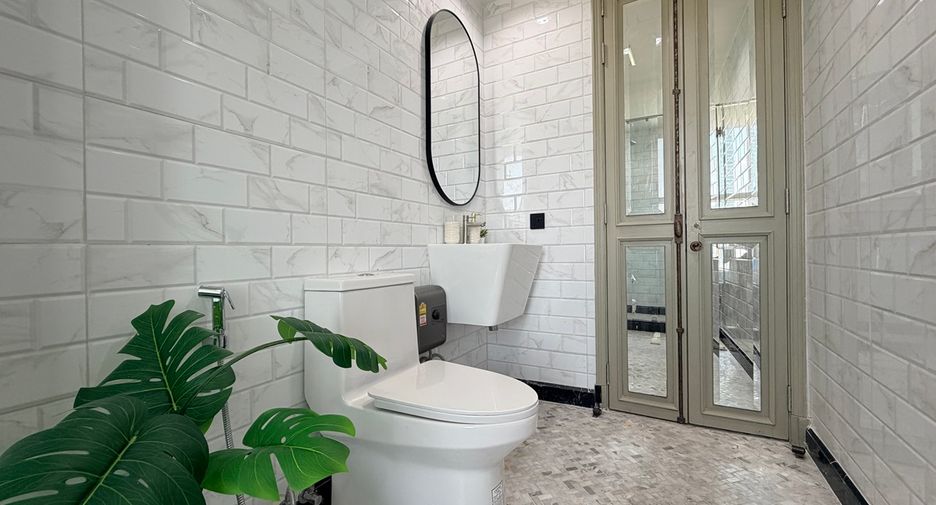 Condo en venta de 2 habitaciones en Yan Nawa, Bangkok
