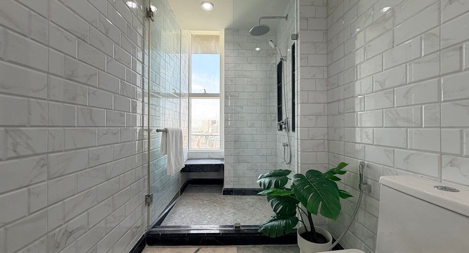 Condo en venta de 2 habitaciones en Yan Nawa, Bangkok