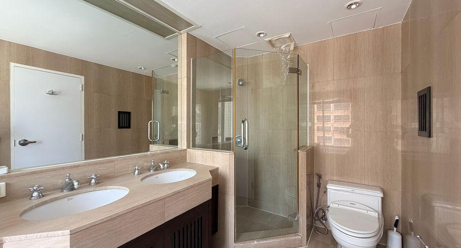 For sale 2 bedrooms condo in Pathum Wan, Bangkok