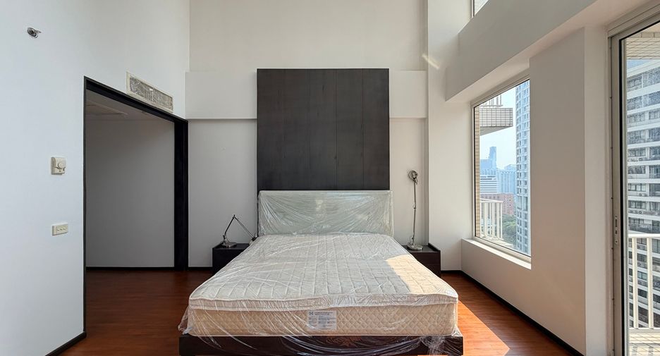 For sale 2 bedrooms condo in Pathum Wan, Bangkok