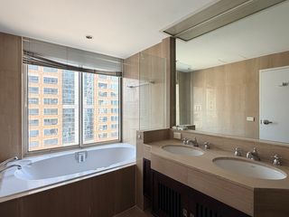 For sale 2 bedrooms condo in Pathum Wan, Bangkok