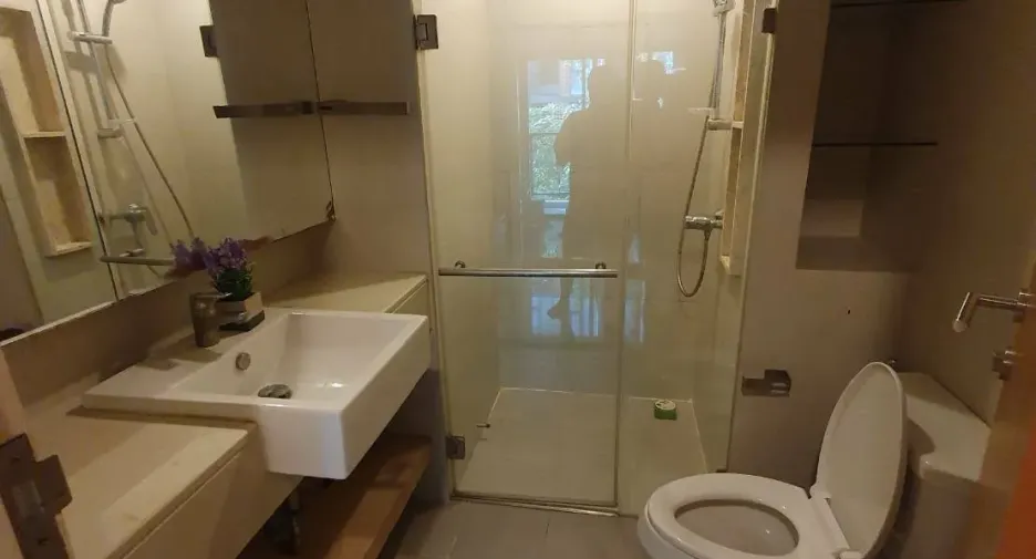 For rent 1 bed condo in Khlong Toei, Bangkok