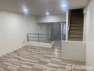 For rent 3 bedrooms townhouse in Lat Phrao, Bangkok