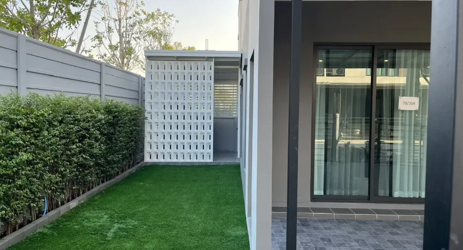 For rent 3 bedrooms townhouse in Bang Phli, Samut Prakan
