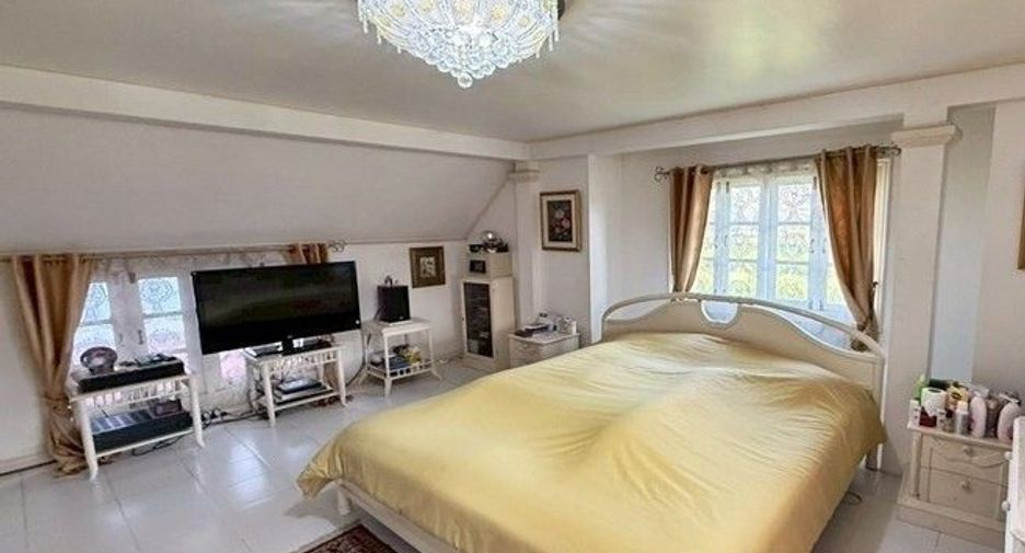For sale 5 bedrooms house in Khan Na Yao, Bangkok