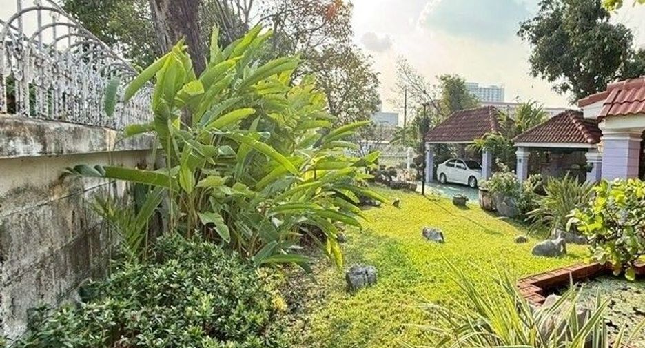 For sale 5 bedrooms house in Khan Na Yao, Bangkok
