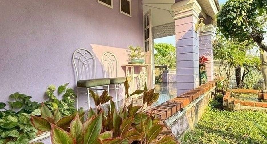 For sale 5 bedrooms house in Khan Na Yao, Bangkok