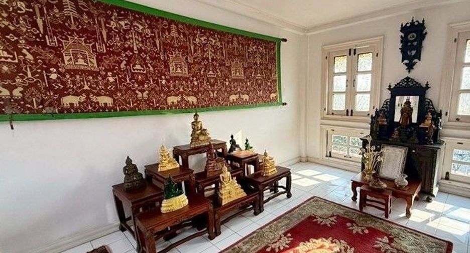 For sale 5 bedrooms house in Khan Na Yao, Bangkok