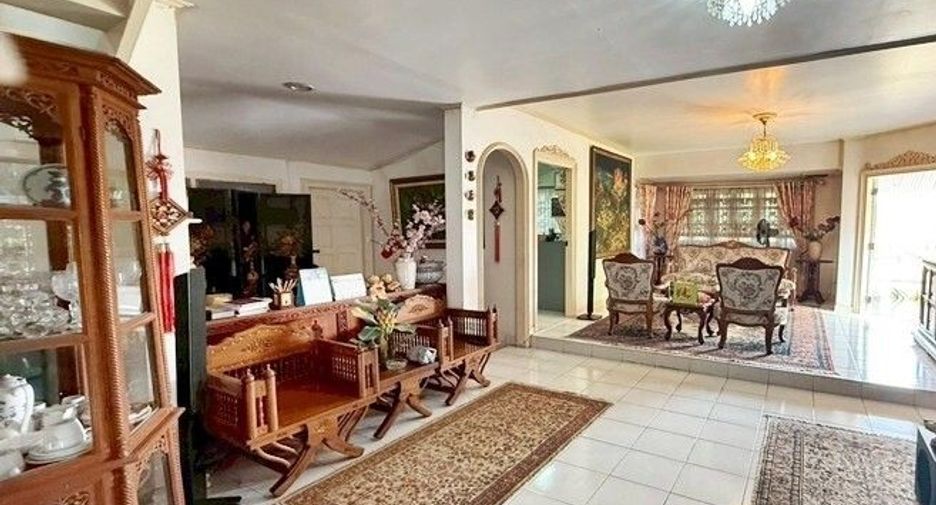 For sale 5 bedrooms house in Khan Na Yao, Bangkok