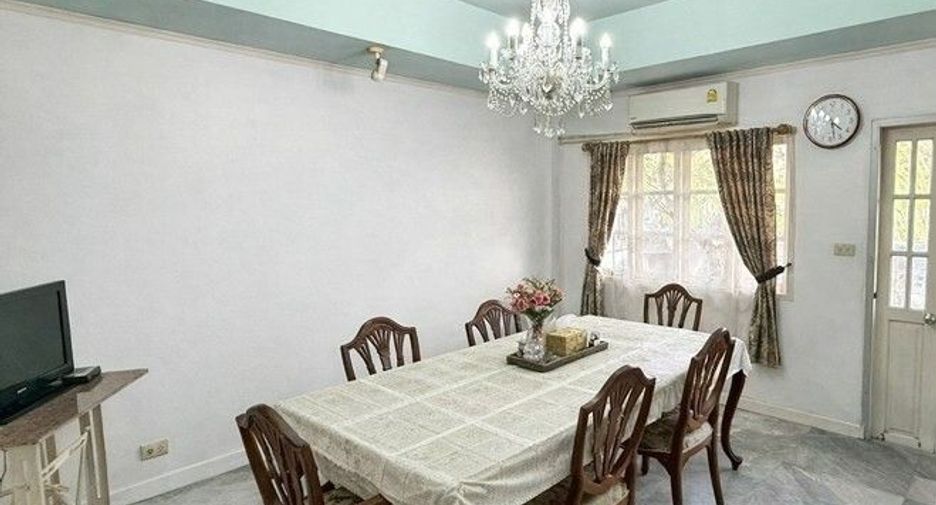 For sale 5 bedrooms house in Khan Na Yao, Bangkok