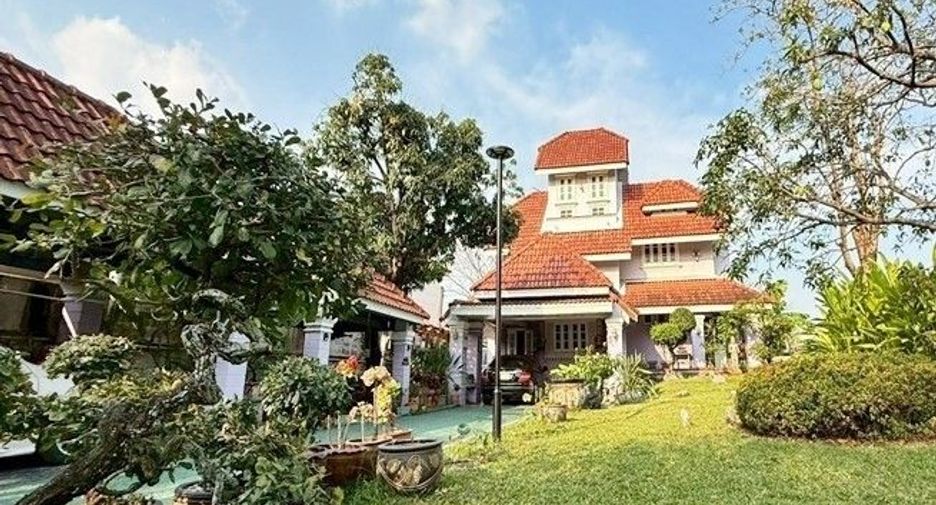 For sale 5 bedrooms house in Khan Na Yao, Bangkok