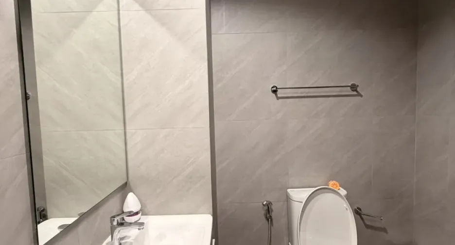 For rent studio condo in Khlong Toei, Bangkok