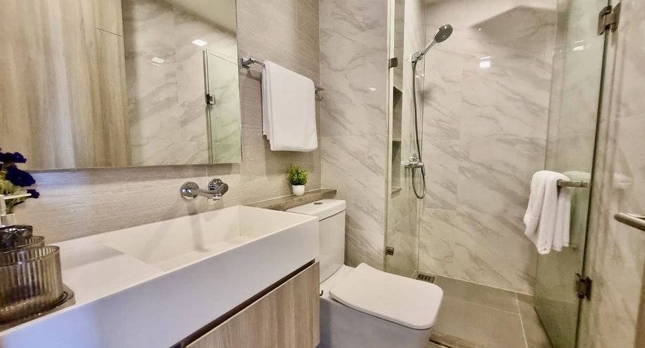 Condo en alquiler de 3 habitaciones en Watthana, Bangkok