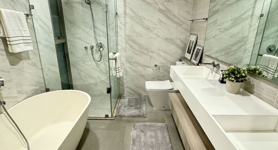 Condo en alquiler de 3 habitaciones en Watthana, Bangkok